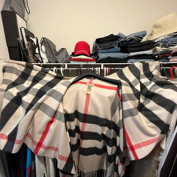 Burberry London Cashmere Shawl-Retail $2400-New - Picture 5 of 6